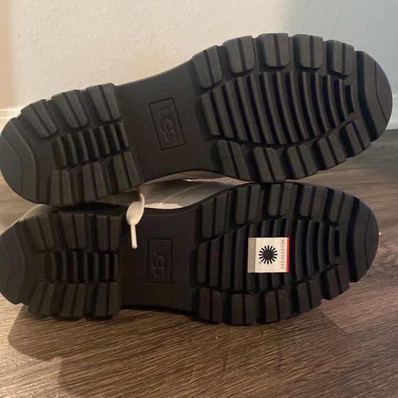 [Size: 9] UGGS White Combat Boot - Picture 4 of 7